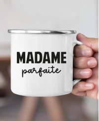 Tasse en acier émaillé - Madame parfaite | Collection humour et jeux de mots Pilou et Lilou